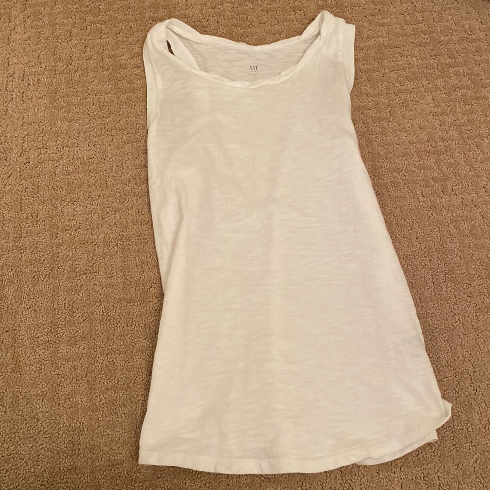 GAP - white tank top